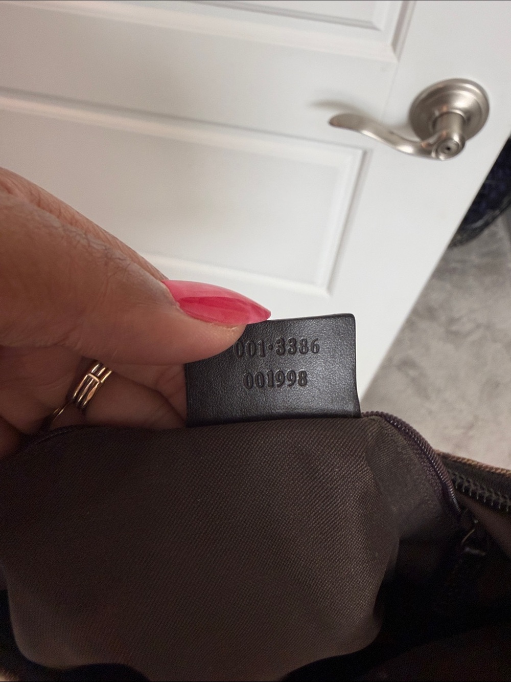 Gucci GG Canvas Shoulder Bag - Picture 10 of 10